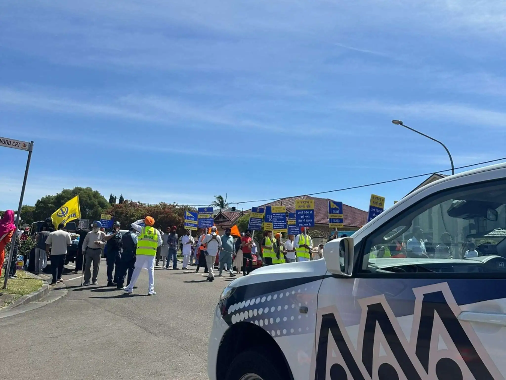 traffic controller controlling traffic